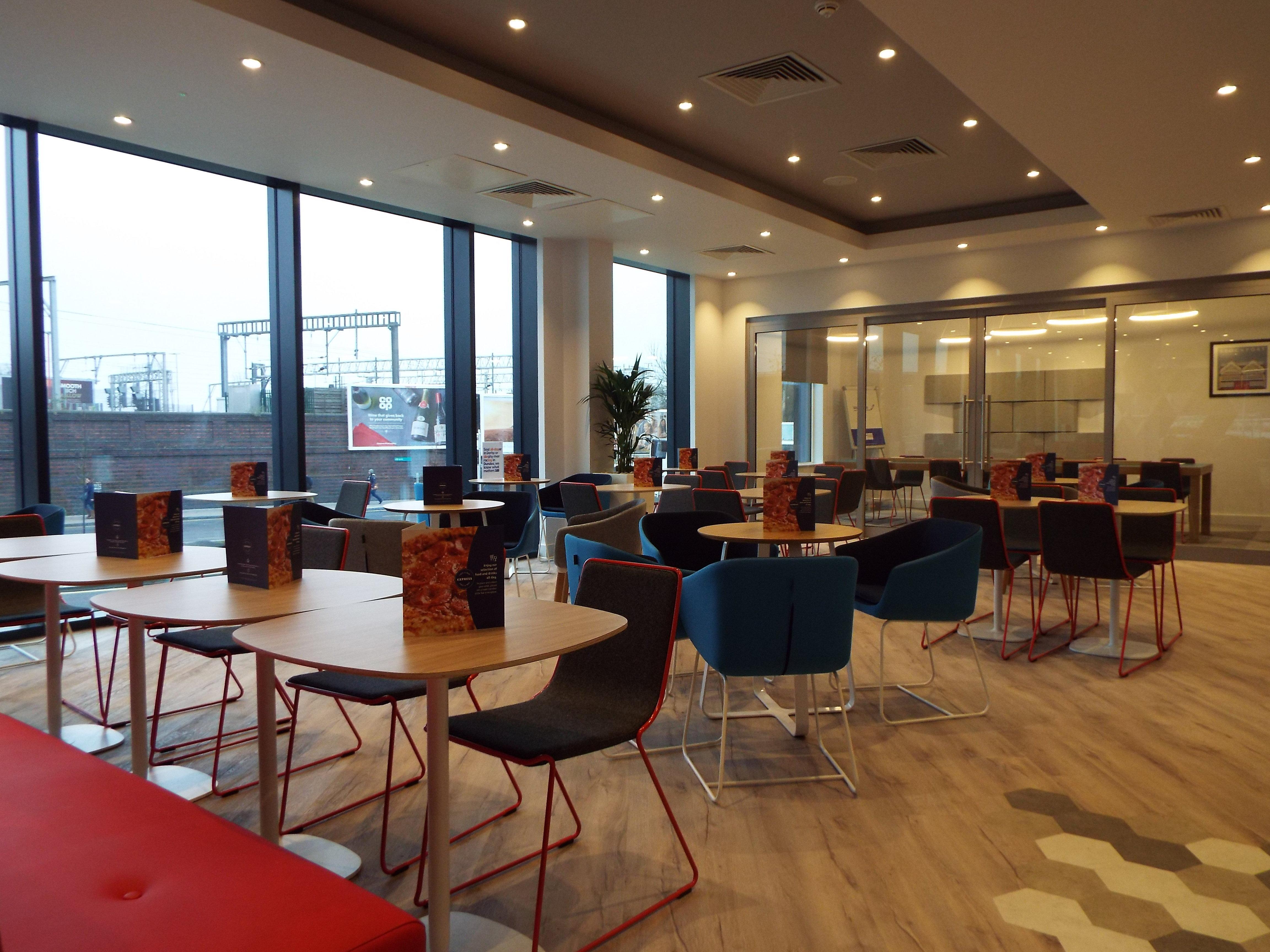 Holiday Inn Express - Stockport, An Ihg Hotel Екстериор снимка